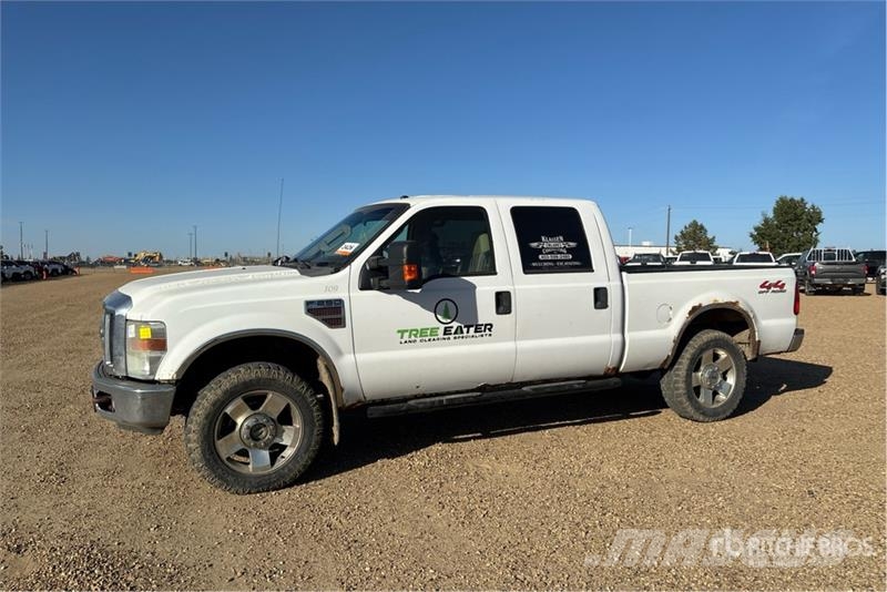 Ford F-250 XLT 4x4 Crew Cab Pickup Andre varebiler
