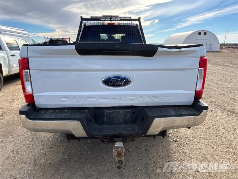 Ford F-250 XLT 4x4 Crew Cab Pickup 其他