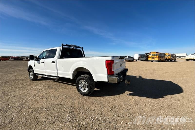 Ford F-250 XLT 4x4 Crew Cab Pickup 其他