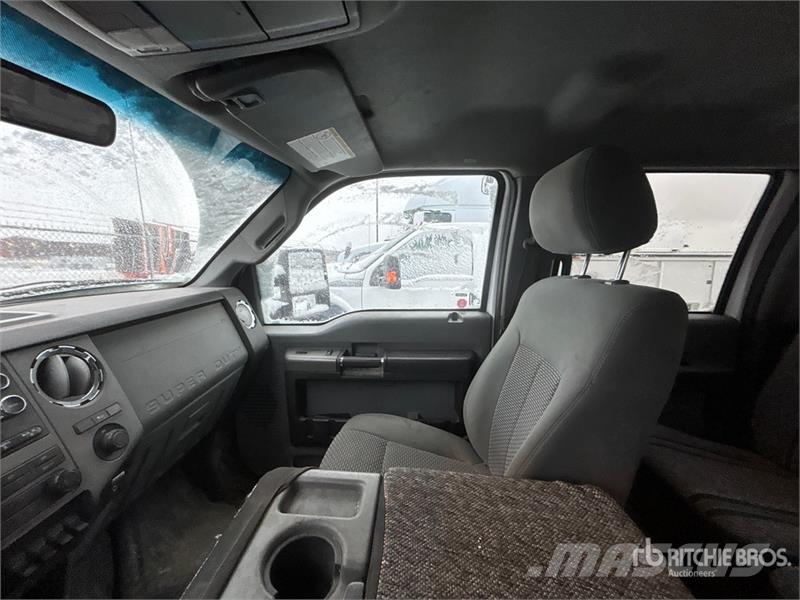Ford F-250 XLT 4x4 Crew Cab Pickup أخرى