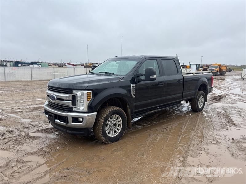 Ford F-250 XLT 4x4 Crew Cab Pickup Ostalo
