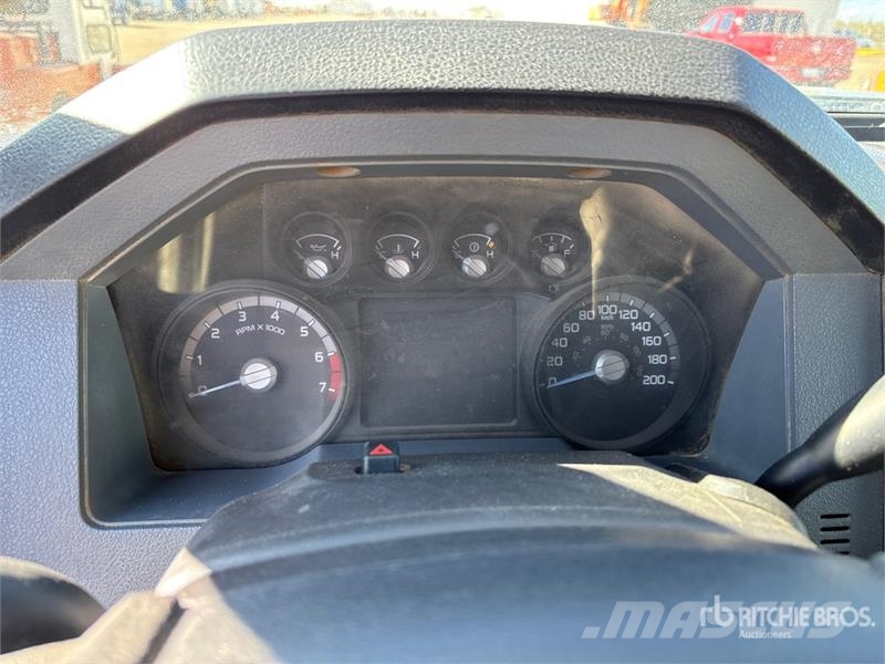 Ford F-250 XLT 4x4 Crew Cab Pickup Ostalo