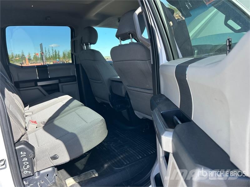 Ford F-250 XLT 4x4 Crew Cab Pickup Ostalo
