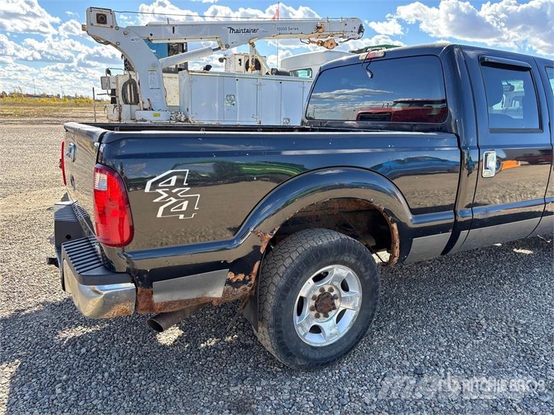 Ford F-250 XLT 4x4 Crew Cab Pickup Ostalo