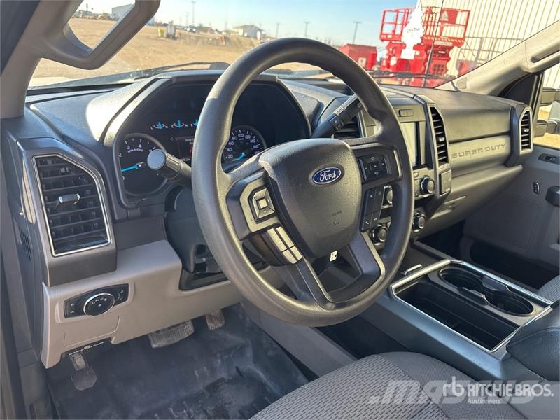 Ford F-250 XLT 4x4 Crew Cab Pickup Inne