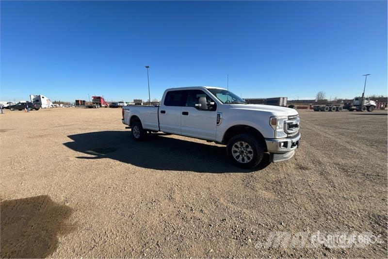 Ford F-250 XLT 4x4 Crew Cab Pickup Ostalo