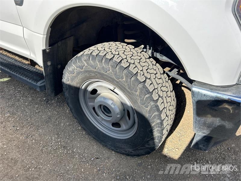 Ford F-250 XLT 4x4 Crew Cab Pickup Ostalo