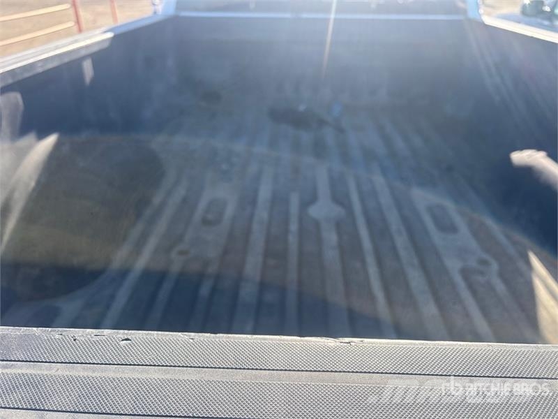 Ford F-250 XLT 4x4 Crew Cab Pickup Ostalo