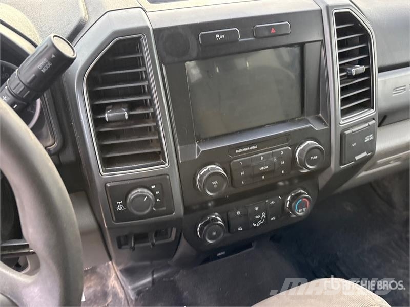 Ford F-250 XLT 4x4 Crew Cab Pickup Ostalo