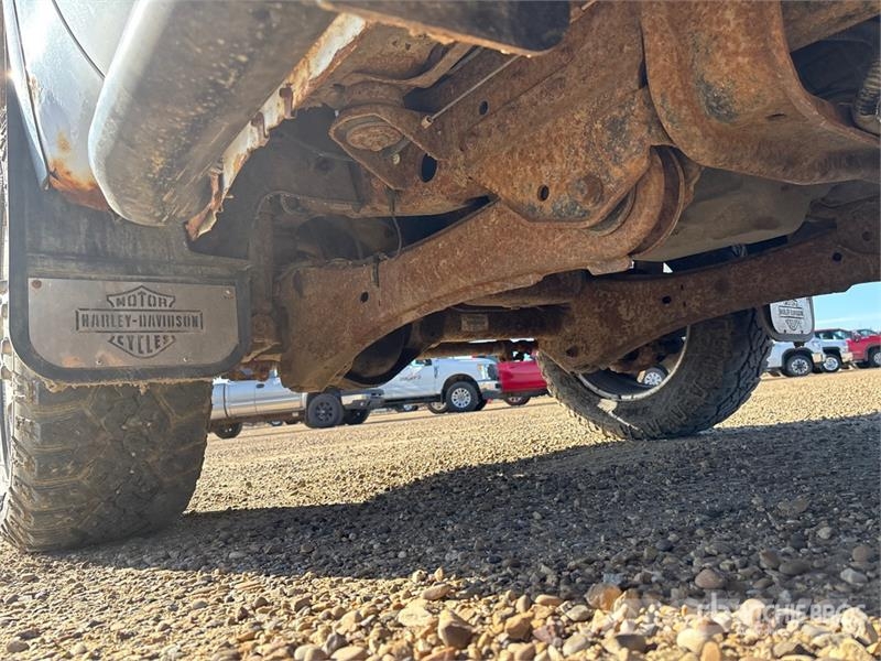 Ford F-250 XLT 4x4 Crew Cab Pickup Andre varebiler