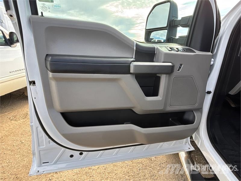 Ford F-250 XLT 4x4 Crew Cab Pickup 其他