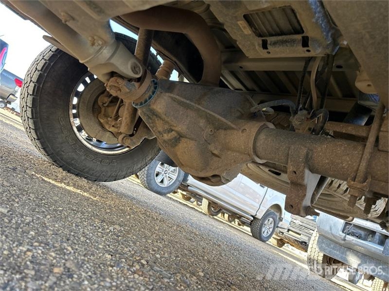 Ford F-250 XLT 4x4 Crew Cab Pickup أخرى