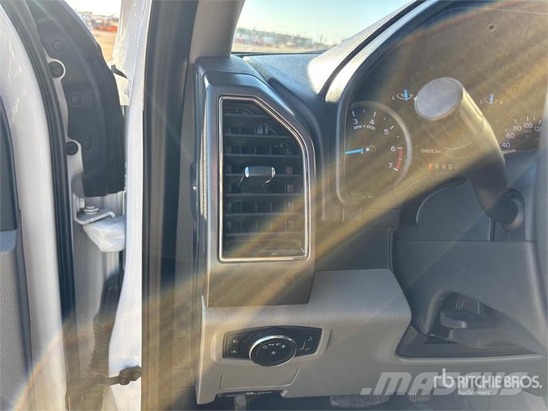Ford F-250 XLT 4x4 Crew Cab Pickup Inne