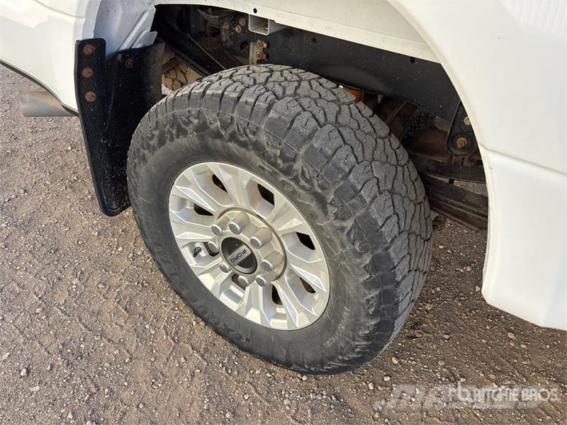 Ford F-250 XLT 4x4 Crew Cab Pickup Inne