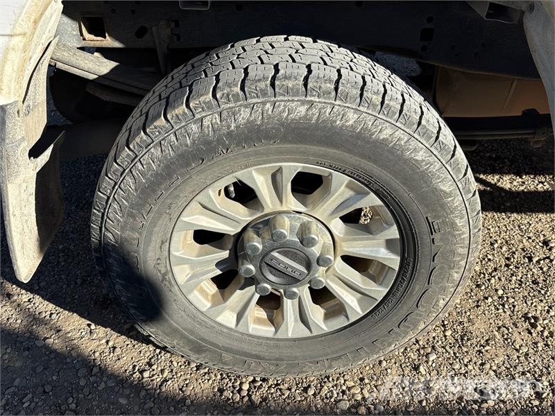 Ford F-250 XLT 4x4 Crew Cab Pickup Ostalo
