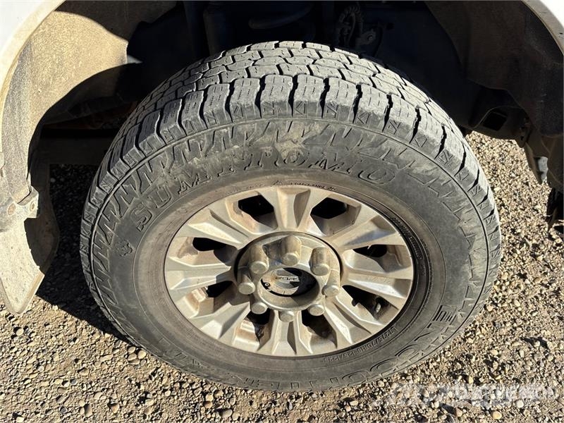 Ford F-250 XLT 4x4 Crew Cab Pickup Ostalo