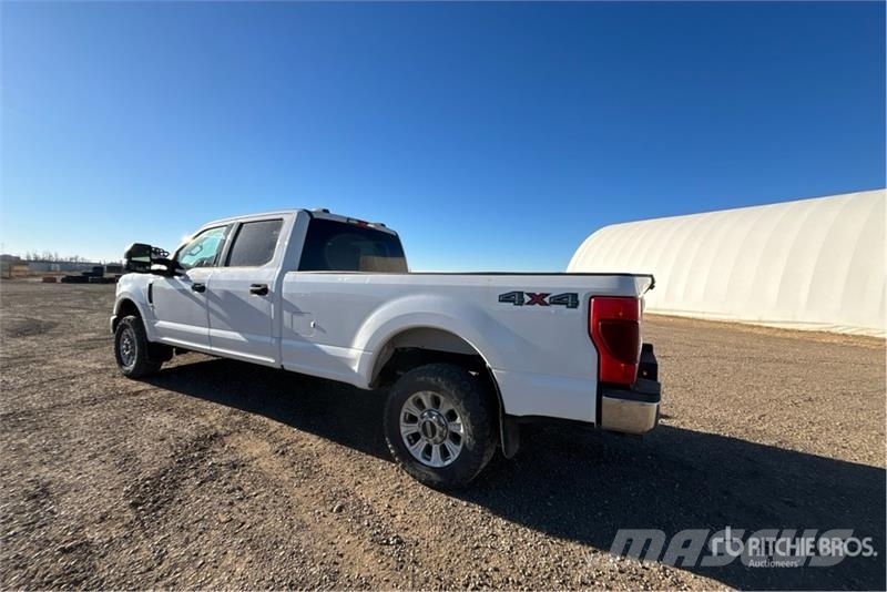 Ford F-250 XLT 4x4 Crew Cab Pickup Ostalo