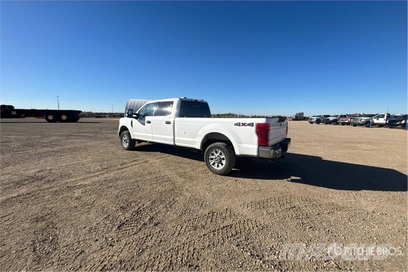 Ford F-250 XLT 4x4 Crew Cab Pickup Ostalo