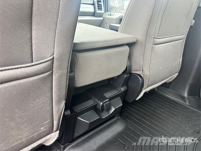 Ford F-250 XLT 4x4 Crew Cab Pickup Ostalo