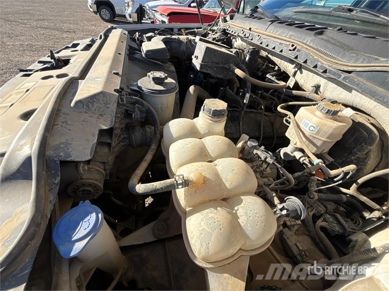 Ford F-250 XLT 4x4 Crew Cab Pickup Ostalo