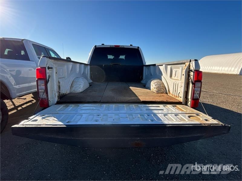 Ford F-250 XLT 4x4 Crew Cab Pickup Ostalo