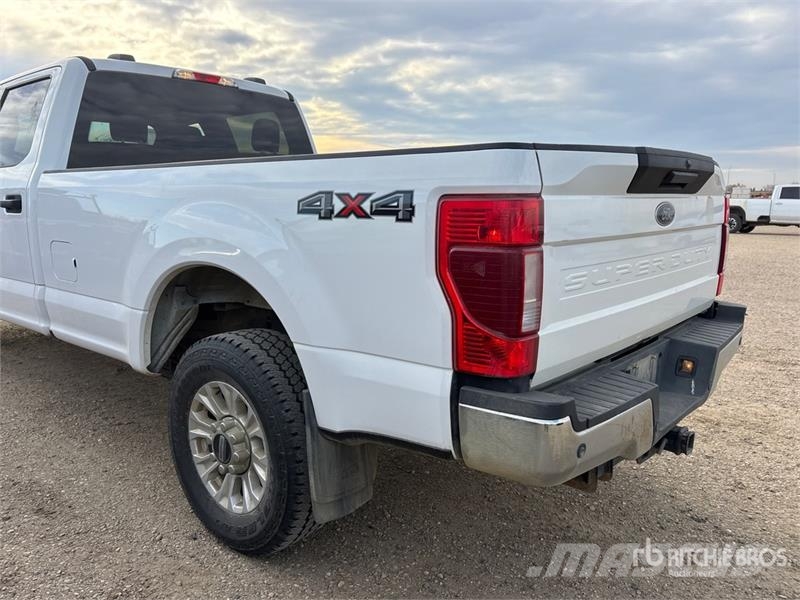 Ford F-250 XLT 4x4 Crew Cab Pickup Ostalo