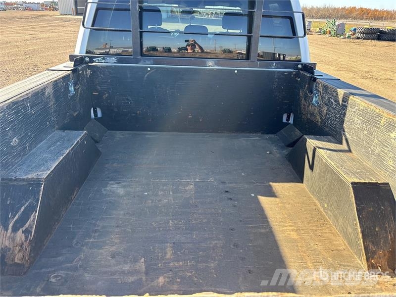 Ford F-250 XLT 4x4 Crew Cab Pickup Inne