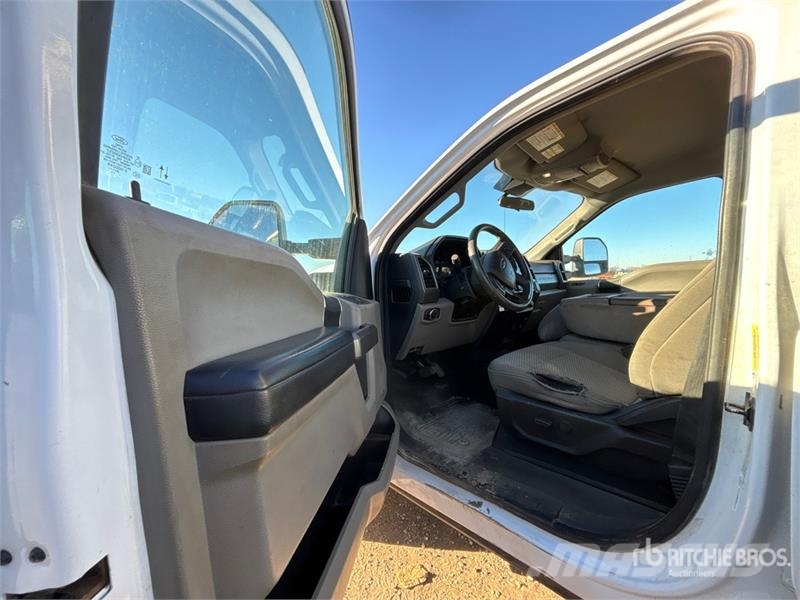 Ford F-250 XLT 4x4 Crew Cab Pickup Ostalo