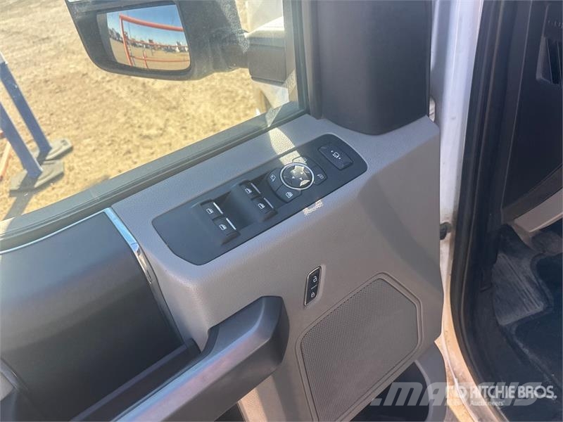 Ford F-250 XLT 4x4 Crew Cab Pickup Ostalo