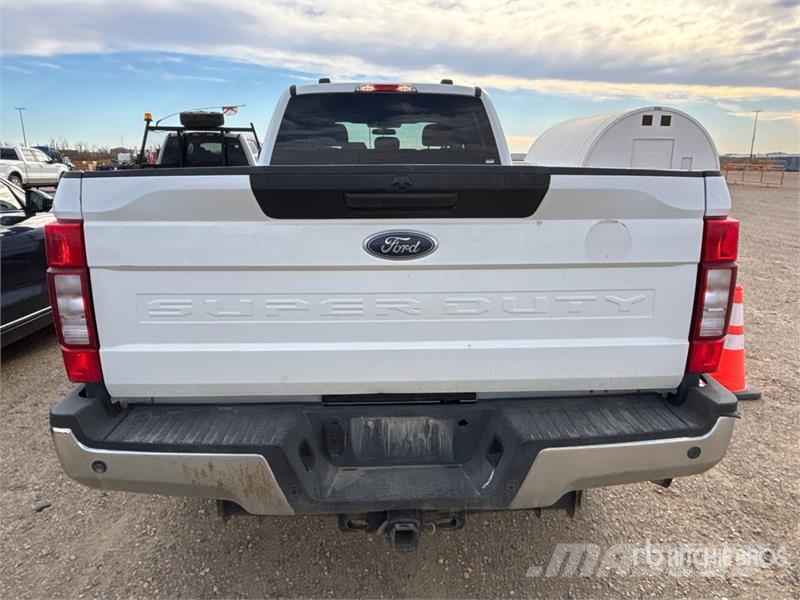 Ford F-250 XLT 4x4 Crew Cab Pickup Ostalo