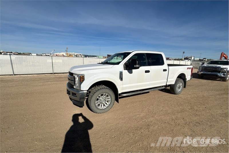 Ford F-250 XLT 4x4 Crew Cab Pickup Ostalo