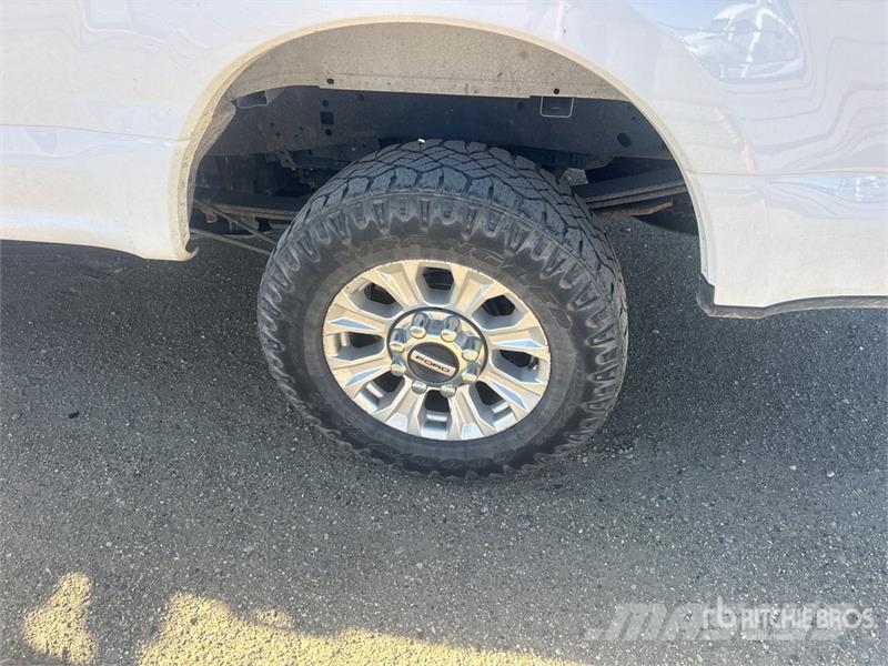 Ford F-250 XLT 4x4 Crew Cab Pickup Ostalo
