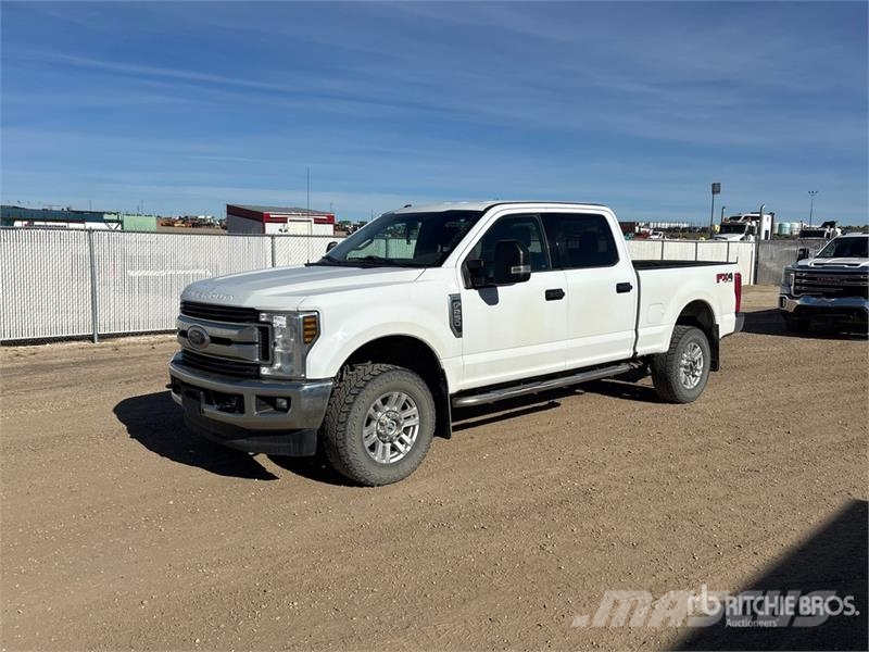 Ford F-250 XLT 4x4 Crew Cab Pickup Ostalo