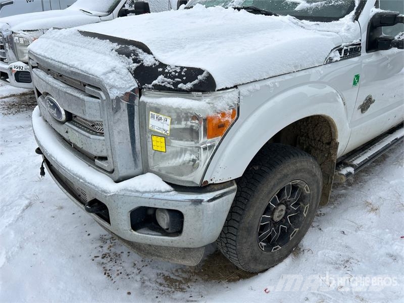 Ford F-250 XLT 4x4 Crew Cab Pickup أخرى
