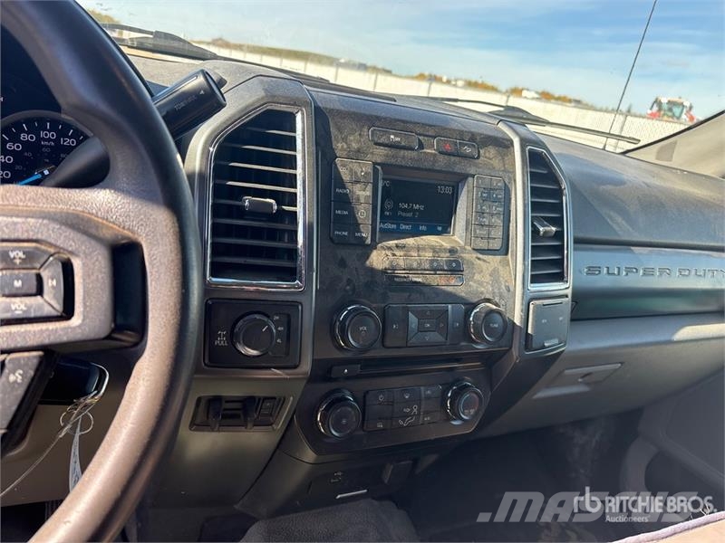 Ford F-250 XLT 4x4 Crew Cab Pickup Ostalo