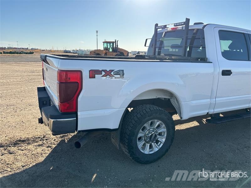 Ford F-250 XLT 4x4 Crew Cab Pickup Inne