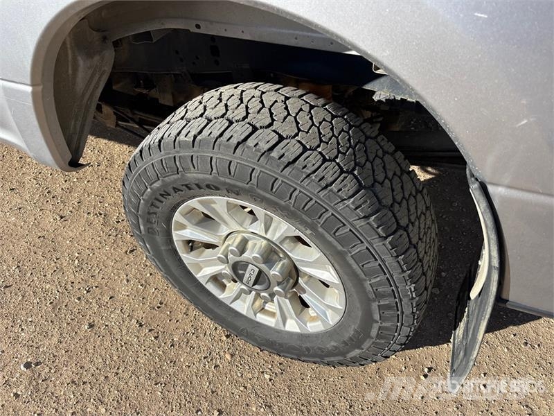 Ford F-250 XLT 4x4 Crew Cab Pickup Anders