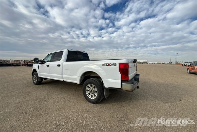 Ford F-250 XLT 4x4 Crew Cab Pickup Ostalo