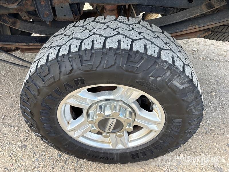 Ford F-250 XLT 4x4 Crew Cab Pickup 其他