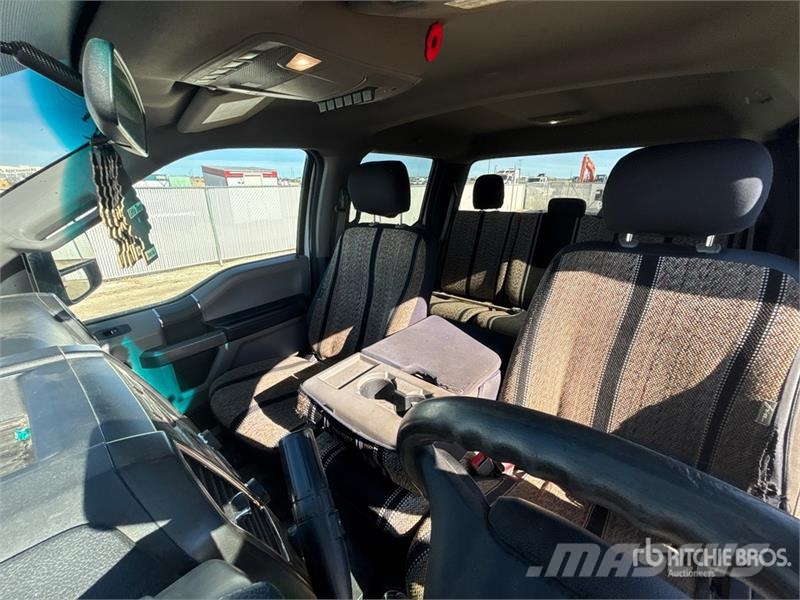 Ford F-250 XLT 4x4 Crew Cab Pickup Ostalo