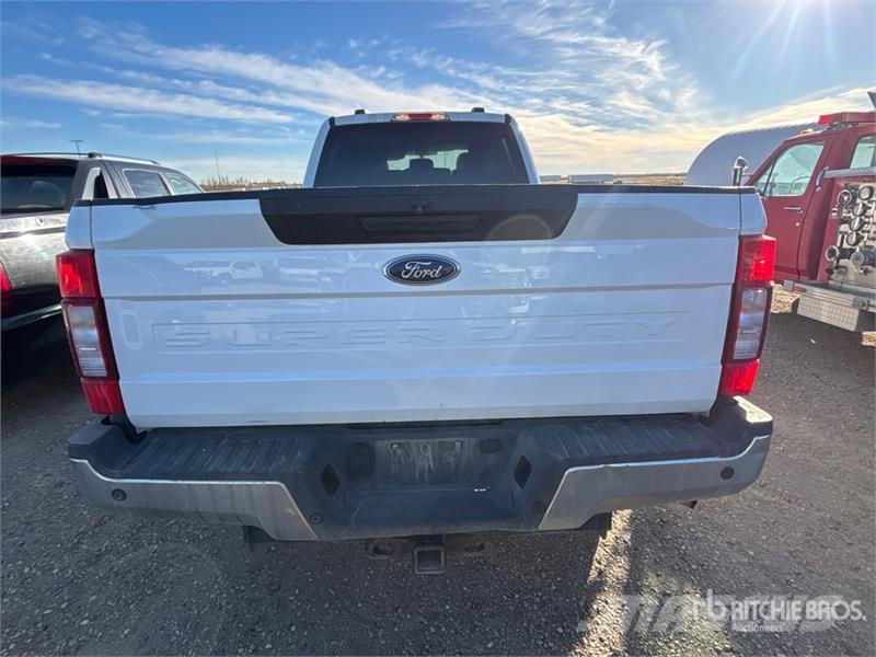 Ford F-250 XLT 4x4 Crew Cab Pickup Ostalo