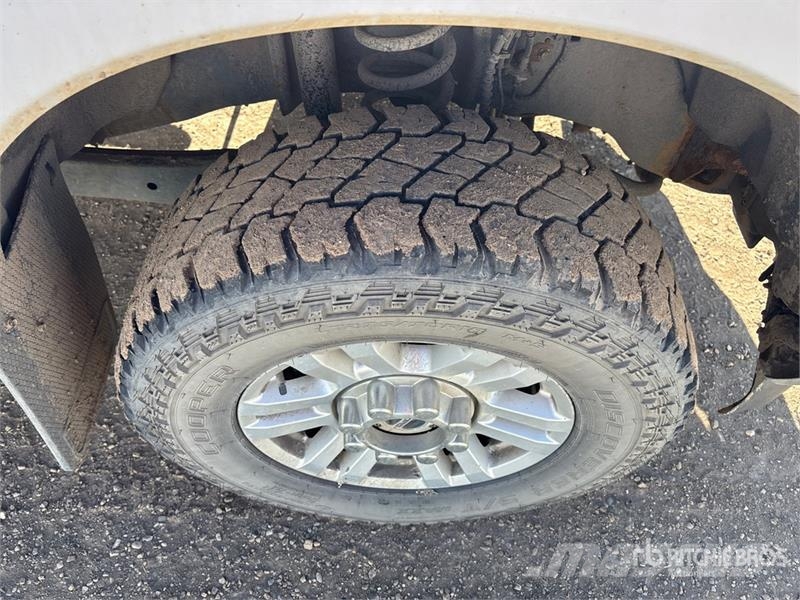 Ford F-250 XLT 4x4 Crew Cab Pickup Ostalo
