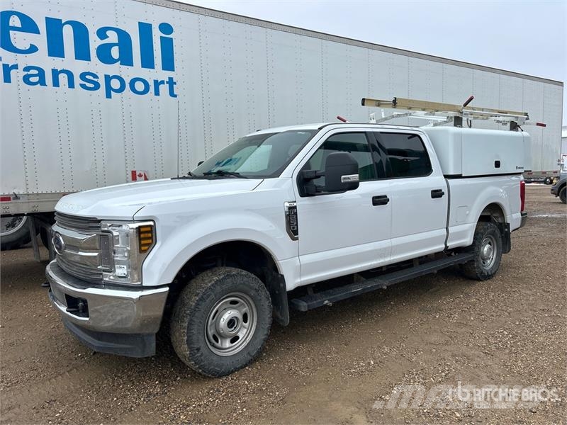 Ford F-250 XLT 4x4 Crew Cab Pickup Ostalo