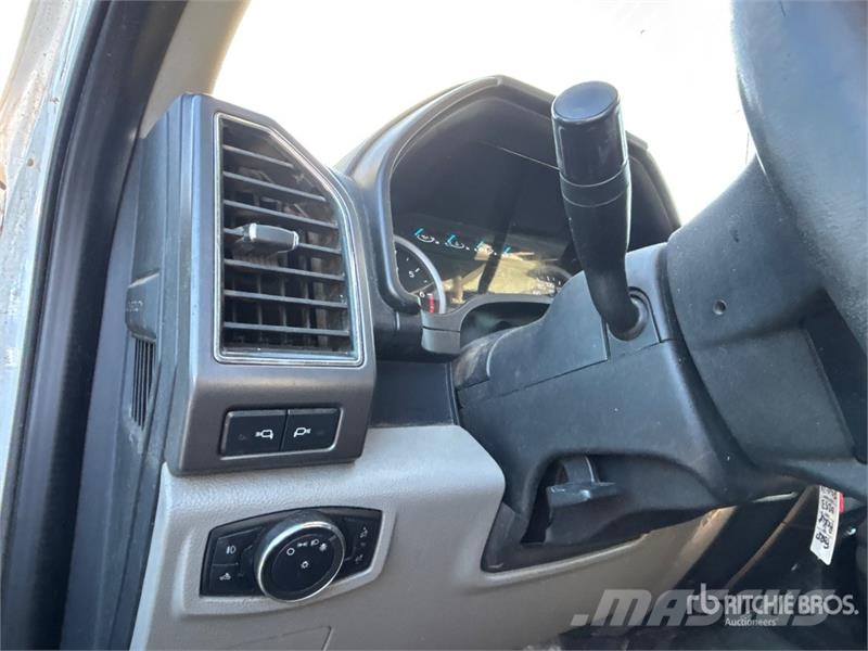Ford F-250 XLT 4x4 Crew Cab Pickup Ostalo