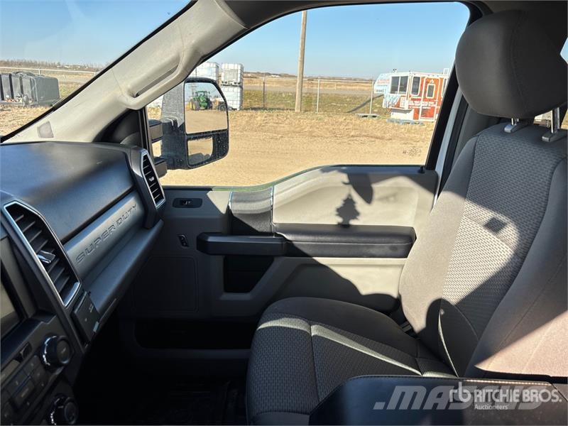 Ford F-250 XLT 4x4 Crew Cab Pickup Inne