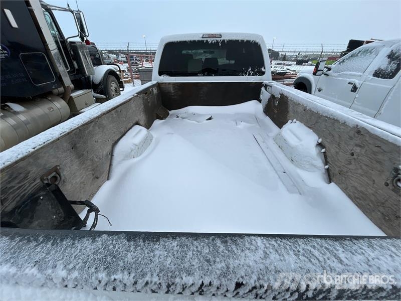 Ford F-250 XLT 4x4 Crew Cab Pickup أخرى