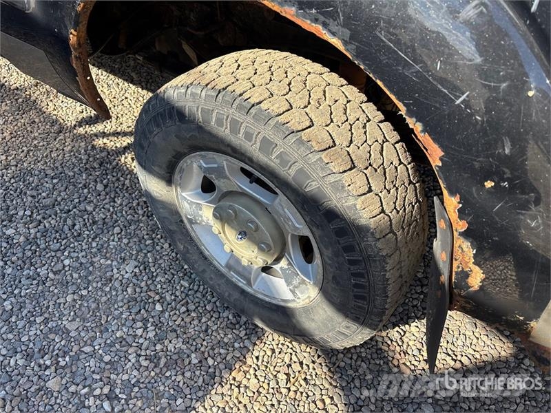Ford F-250 XLT 4x4 Crew Cab Pickup Ostalo