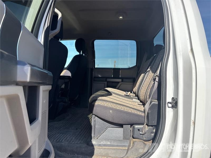 Ford F-250 XLT 4x4 Crew Cab Pickup Ostalo