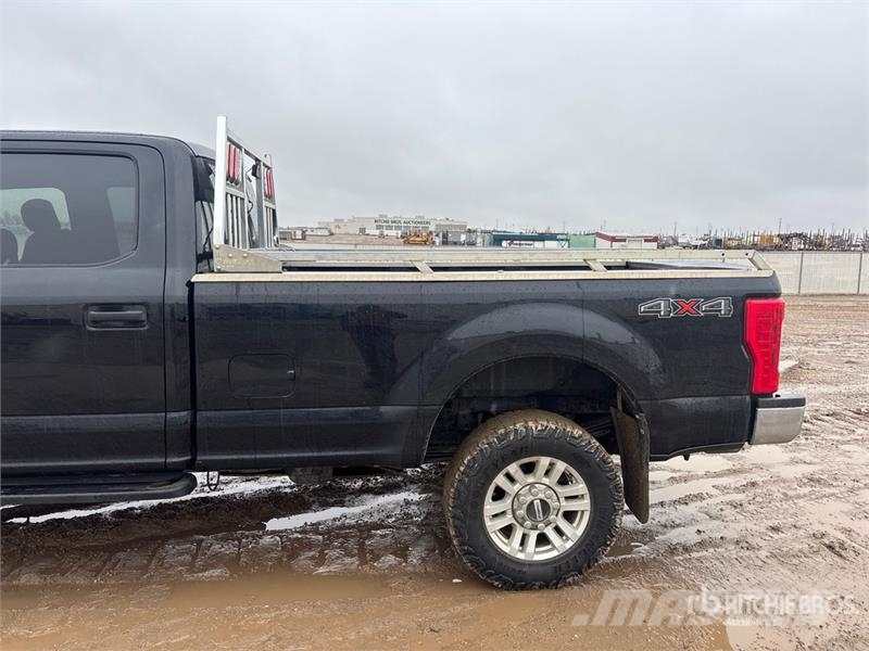 Ford F-250 XLT 4x4 Crew Cab Pickup Ostalo