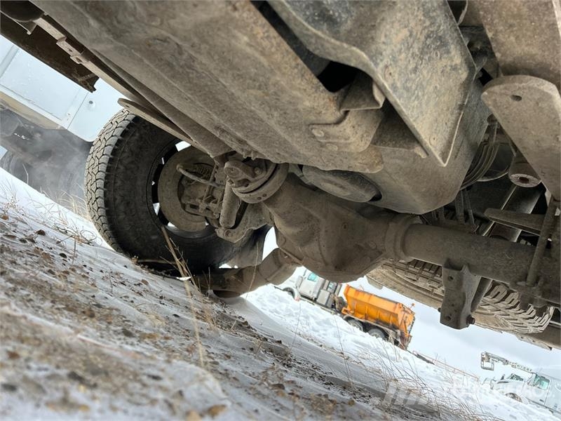 Ford F-250 XLT 4x4 Crew Cab Pickup أخرى